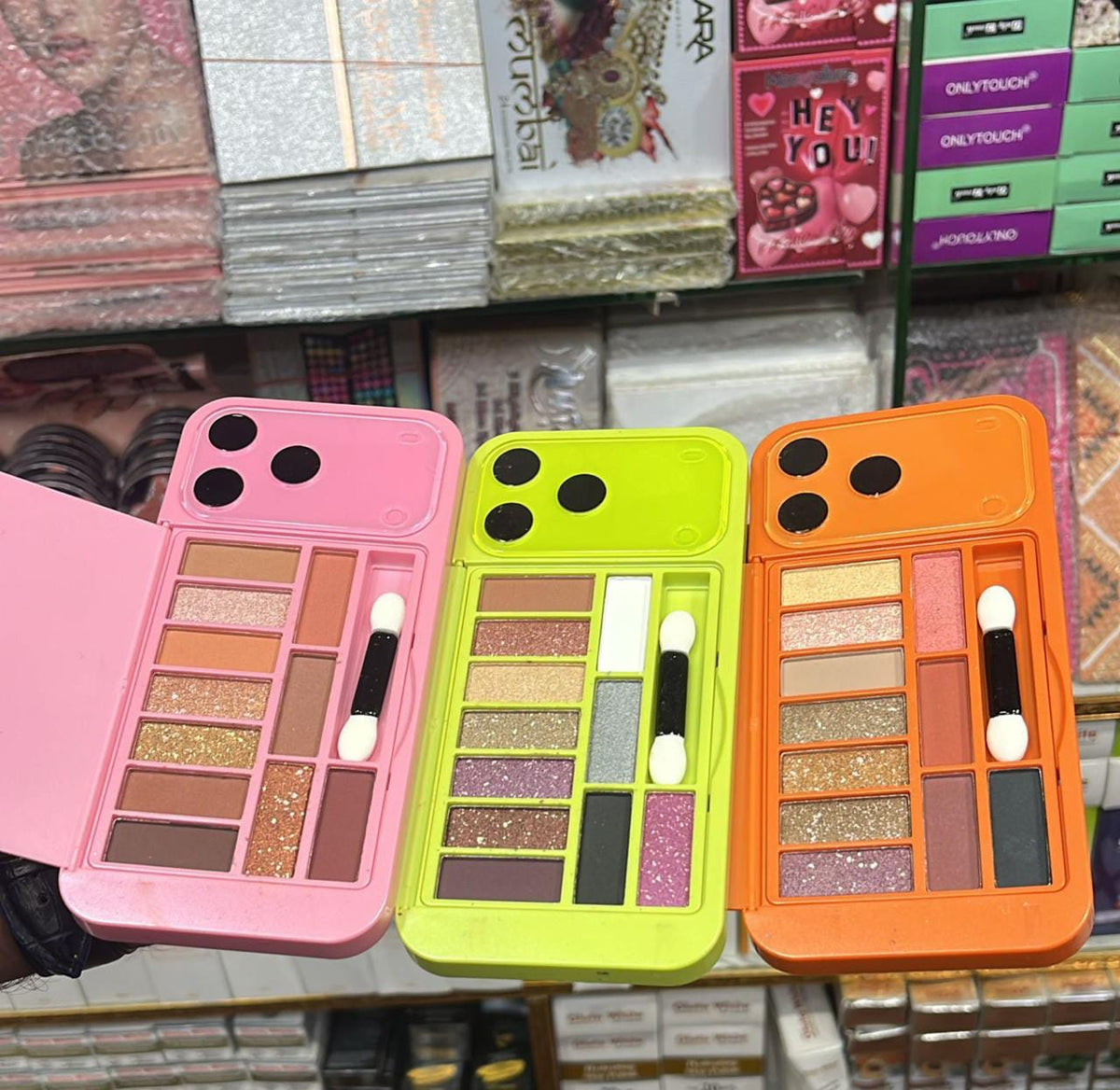 3-in-1 Phone-Shaped Makeup Eyeshadow Palette – 9/10 Color Shades with Applicator